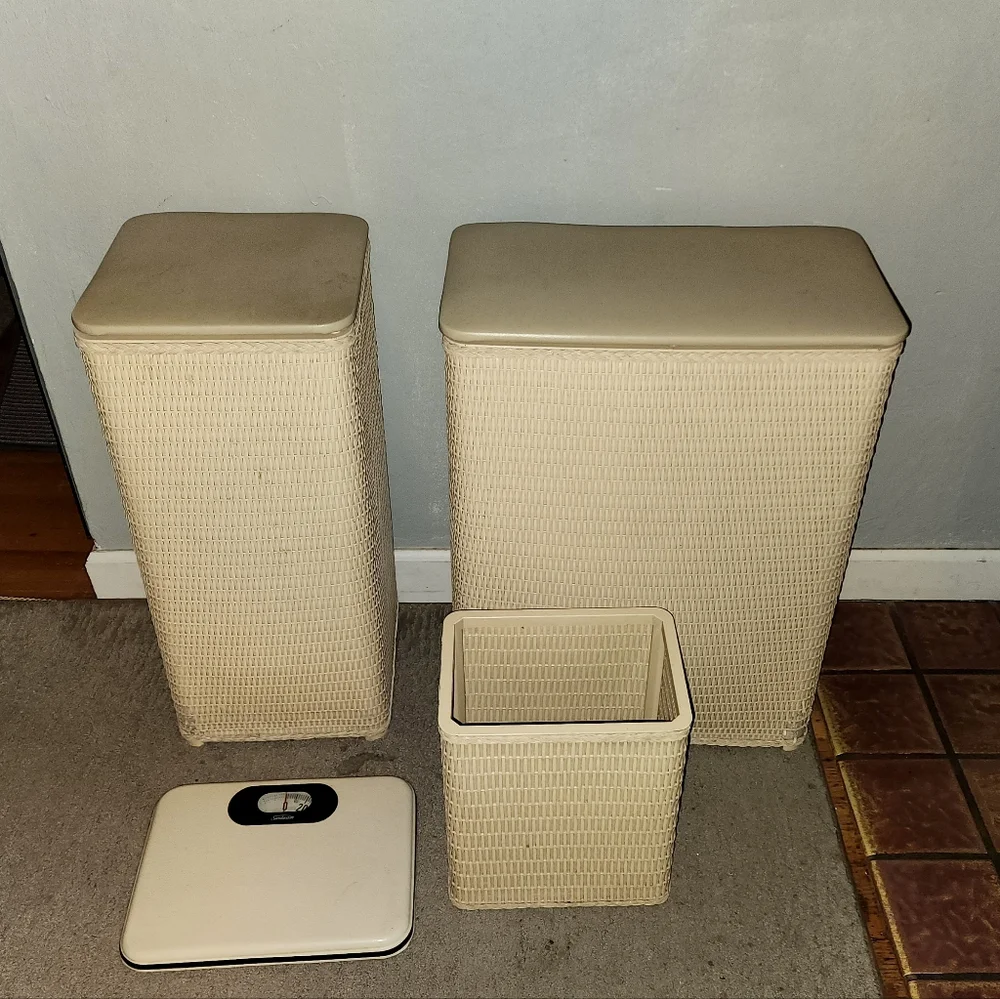 Vintage 1970s Ivory White Woven Wicker Square Storage Hamper